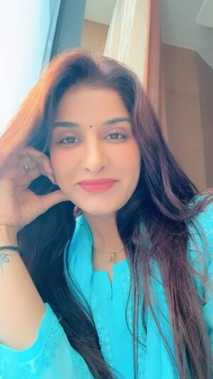 Poonam Dubey Instagram - Neeli chuniriya 🩵 💫✨
