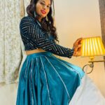Poonam Dubey Instagram - ढूँढो ख़ुशी पहले ख़ुद के अंदर , दुनिया में ग़म तो तमाम मिलेंगे। दर्द में जो शामिल हो वही सच्चा यार, महफ़िल में तो दोस्त हज़ार मिलेंगे॥ ….. #poonamdubey #thoughtoftheday #stayblessed #staypositive 🫶😘🤗❤️🧿 Mumbai, Maharashtra