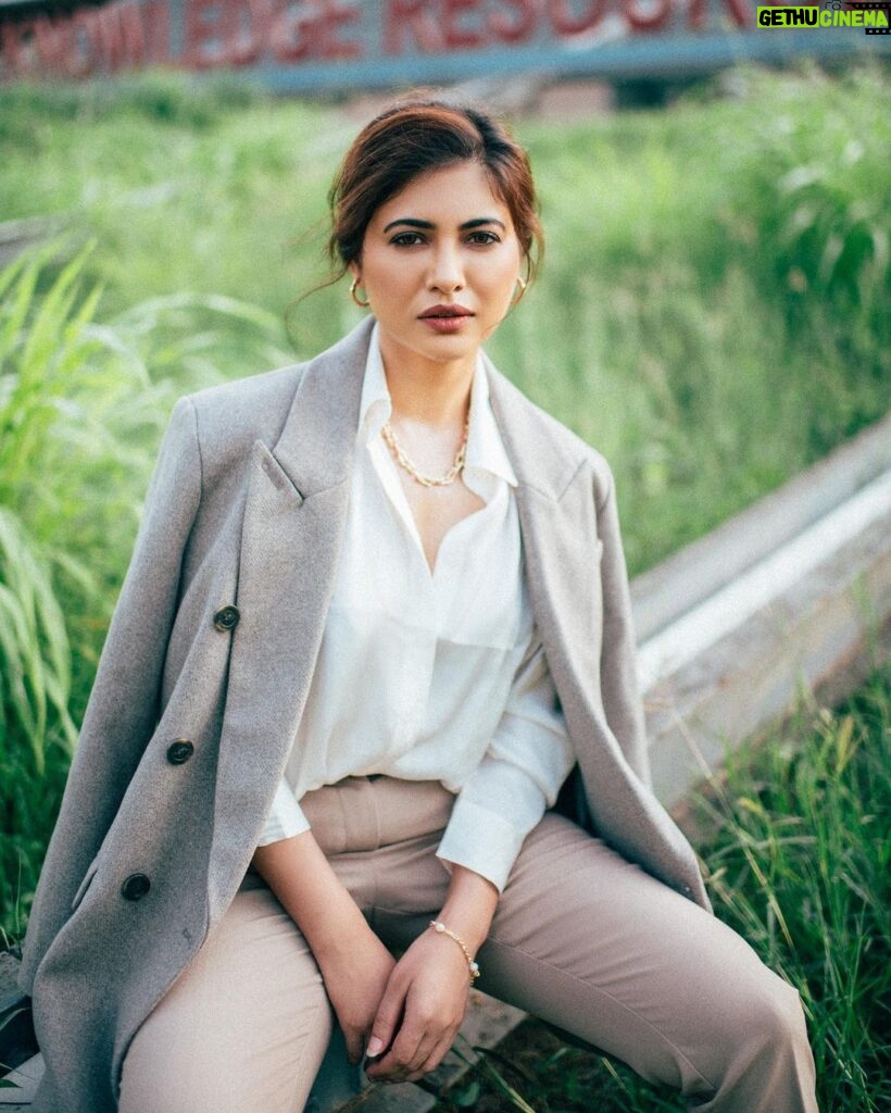 Poonam Rajput Instagram - “Strong women don’t play the victim. Don’t make themselves look pitiful and don’t point fingers. They stand and they deal.” Shot by @bharat_rawail Styled by @stylistshikhar Make up @sahil_anand_arora Hair by @nargis9052 #photoshoot #outdoors #formallook #actorslife #actorsstyle #grey #whiteshirt #photography #poonamrajput