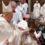 Pope Francis Instagram - EN: The voice of the Father, which in the #GospelOfTheDay proclaims: "You are my beloved Son" (Mk 1:11), reveals that Jesus is the Son of God. It recalls our own Baptism that immersed us in God's infinite embrace, filling us with the strength of His saving love. PT: A voz do Pai presente no #EvangelhoDeHoje: "Tu és o meu Filho Amado" (Mc 1,11) revela que Jesus é o Filho de Deus e também lembra-nos do nosso Batismo, o qual nos imergiu no abraço infinito de Deus, transmitindo-nos a força do seu amor salvador. ES: La voz del Padre que en el #EvangeliodeHoy proclama: «Tú eres mi Hijo amado» (Mc 1,11) nos revela que Jesús es el Hijo de Dios; y nos recuerda nuestro bautismo, que nos sumerge en el abrazo infinito de Dios y nos transmite la fuerza de su amor que salva. IT: La voce del Padre che nel #VangeloDiOggi proclama: «Tu sei il Figlio mio, l’amato» (Mc 1,11) rivela che Gesù è il Figlio di Dio e ricorda anche il nostro Battesimo, che ci immerge nell’abbraccio infinito di Dio, trasmettendoci la forza del suo amore che salva. FR: La voix du Père qui dans #Evangiledujour proclame : «Tu es mon Fils bien-aimé» (Mc, 1,11) révèle que Jésus est le Fils de Dieu et rappelle aussi notre baptême qui nous immerge dans l’étreinte infinie de Dieu, nous transmettant la force de son amour qui sauve. DE: Die Stimme des Vaters, die im #Evangeliumvonheute verkündet "Du bist mein geliebter Sohn " (Mk 1,11), offenbart, dass Jesus Gottes Sohn ist, und erinnert auch an unsere Taufe, die uns in die unendliche Umarmung Gottes eintaucht und uns die Kraft seiner rettenden Liebe vermittelt. PL: Głos Ojca, który w #EwangeliaDnia obwieszcza: „Ty jesteś moim synem umiłowanym” (Mk 1,11) objawia, że Chrystus jest Synem Bożym i mówi także o naszym chrzcie, który zanurza nas w nieskończonym objęciu Boga, przekazując nam moc swojej zbawczej miłości. Sistine Chapel