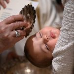 Pope Francis Instagram - EN: The voice of the Father, which in the #GospelOfTheDay proclaims: "You are my beloved Son" (Mk 1:11), reveals that Jesus is the Son of God. It recalls our own Baptism that immersed us in God's infinite embrace, filling us with the strength of His saving love. PT: A voz do Pai presente no #EvangelhoDeHoje: "Tu és o meu Filho Amado" (Mc 1,11) revela que Jesus é o Filho de Deus e também lembra-nos do nosso Batismo, o qual nos imergiu no abraço infinito de Deus, transmitindo-nos a força do seu amor salvador. ES: La voz del Padre que en el #EvangeliodeHoy proclama: «Tú eres mi Hijo amado» (Mc 1,11) nos revela que Jesús es el Hijo de Dios; y nos recuerda nuestro bautismo, que nos sumerge en el abrazo infinito de Dios y nos transmite la fuerza de su amor que salva. IT: La voce del Padre che nel #VangeloDiOggi proclama: «Tu sei il Figlio mio, l’amato» (Mc 1,11) rivela che Gesù è il Figlio di Dio e ricorda anche il nostro Battesimo, che ci immerge nell’abbraccio infinito di Dio, trasmettendoci la forza del suo amore che salva. FR: La voix du Père qui dans #Evangiledujour proclame : «Tu es mon Fils bien-aimé» (Mc, 1,11) révèle que Jésus est le Fils de Dieu et rappelle aussi notre baptême qui nous immerge dans l’étreinte infinie de Dieu, nous transmettant la force de son amour qui sauve. DE: Die Stimme des Vaters, die im #Evangeliumvonheute verkündet "Du bist mein geliebter Sohn " (Mk 1,11), offenbart, dass Jesus Gottes Sohn ist, und erinnert auch an unsere Taufe, die uns in die unendliche Umarmung Gottes eintaucht und uns die Kraft seiner rettenden Liebe vermittelt. PL: Głos Ojca, który w #EwangeliaDnia obwieszcza: „Ty jesteś moim synem umiłowanym” (Mk 1,11) objawia, że Chrystus jest Synem Bożym i mówi także o naszym chrzcie, który zanurza nas w nieskończonym objęciu Boga, przekazując nam moc swojej zbawczej miłości. Sistine Chapel