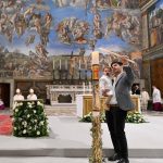 Pope Francis Instagram - EN: The voice of the Father, which in the #GospelOfTheDay proclaims: "You are my beloved Son" (Mk 1:11), reveals that Jesus is the Son of God. It recalls our own Baptism that immersed us in God's infinite embrace, filling us with the strength of His saving love. PT: A voz do Pai presente no #EvangelhoDeHoje: "Tu és o meu Filho Amado" (Mc 1,11) revela que Jesus é o Filho de Deus e também lembra-nos do nosso Batismo, o qual nos imergiu no abraço infinito de Deus, transmitindo-nos a força do seu amor salvador. ES: La voz del Padre que en el #EvangeliodeHoy proclama: «Tú eres mi Hijo amado» (Mc 1,11) nos revela que Jesús es el Hijo de Dios; y nos recuerda nuestro bautismo, que nos sumerge en el abrazo infinito de Dios y nos transmite la fuerza de su amor que salva. IT: La voce del Padre che nel #VangeloDiOggi proclama: «Tu sei il Figlio mio, l’amato» (Mc 1,11) rivela che Gesù è il Figlio di Dio e ricorda anche il nostro Battesimo, che ci immerge nell’abbraccio infinito di Dio, trasmettendoci la forza del suo amore che salva. FR: La voix du Père qui dans #Evangiledujour proclame : «Tu es mon Fils bien-aimé» (Mc, 1,11) révèle que Jésus est le Fils de Dieu et rappelle aussi notre baptême qui nous immerge dans l’étreinte infinie de Dieu, nous transmettant la force de son amour qui sauve. DE: Die Stimme des Vaters, die im #Evangeliumvonheute verkündet "Du bist mein geliebter Sohn " (Mk 1,11), offenbart, dass Jesus Gottes Sohn ist, und erinnert auch an unsere Taufe, die uns in die unendliche Umarmung Gottes eintaucht und uns die Kraft seiner rettenden Liebe vermittelt. PL: Głos Ojca, który w #EwangeliaDnia obwieszcza: „Ty jesteś moim synem umiłowanym” (Mk 1,11) objawia, że Chrystus jest Synem Bożym i mówi także o naszym chrzcie, który zanurza nas w nieskończonym objęciu Boga, przekazując nam moc swojej zbawczej miłości. Sistine Chapel