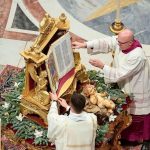 Pope Francis Instagram - EN: We entrust the new year to the #MotherOfGod. May we consecrate our lives to her. In her tenderness, she knows how to reveal its fullness, because she will lead us to Jesus, the fullness of time, of all ages. May this year be filled with the Lord's consolation. PT: Confiemos o novo ano à #MãedeDeus. Consagremos-lhe a nossa vida. Ela, com ternura, saberá revelar a sua plenitude. Porque nos levará a Jesus, plenitude dos tempos, de todos os tempos. Que este ano seja repleto da consolação do Senhor. ES: Encomendemos el nuevo año a la #MadredeDios. Consagrémosle nuestras vidas. Ella, con ternura, sabrá abrirlas a la plenitud. Porque nos conducirá a Jesús, plenitud del tiempo, de todos los tiempos. ¡Que este año esté colmado del consuelo del Señor! IT: Affidiamo il nuovo anno alla #MadrediDio. Consacriamole le nostre vite. Lei, con tenerezza, saprà dischiuderne la pienezza. Perché ci condurrà a Gesù, pienezza del tempo, di ogni tempo. Sia quest’anno pieno della consolazione del Signore. FR: Confions la nouvelle année à la #MèredeDieu. Consacrons-lui nos vies. Elle saura, avec tendresse, en dévoiler la plénitude. Car elle nous conduira à Jésus, plénitude du temps, de tous les temps. Que cette année soit pleine de la consolation du Seigneur. DE: Vertrauen wir das neue Jahr der #MutterGottes an. Weihen wir ihr unsere Leben. Sie wird deren Fülle mit Zärtlichkeit zu öffnen wissen. Denn sie wird uns zu Jesus, der Fülle der Zeit, jeglicher Zeit, führen. Dieses Jahr sei vom Trost des Herrn erfüllt. PL: Polecajmy nowy rok Matce Bożej. Poświęćmy jej nasze życie. Ona z czułością będzie potrafiła ujawnić jego pełnię. Ponieważ doprowadzi nas do Jezusa, pełni czasu, każdego czasu. Niech ten rok będzie pełen Pańskiego pocieszenia. Città Del Vaticano