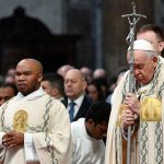 Pope Francis Instagram - EN: We entrust the new year to the #MotherOfGod. May we consecrate our lives to her. In her tenderness, she knows how to reveal its fullness, because she will lead us to Jesus, the fullness of time, of all ages. May this year be filled with the Lord's consolation. PT: Confiemos o novo ano à #MãedeDeus. Consagremos-lhe a nossa vida. Ela, com ternura, saberá revelar a sua plenitude. Porque nos levará a Jesus, plenitude dos tempos, de todos os tempos. Que este ano seja repleto da consolação do Senhor. ES: Encomendemos el nuevo año a la #MadredeDios. Consagrémosle nuestras vidas. Ella, con ternura, sabrá abrirlas a la plenitud. Porque nos conducirá a Jesús, plenitud del tiempo, de todos los tiempos. ¡Que este año esté colmado del consuelo del Señor! IT: Affidiamo il nuovo anno alla #MadrediDio. Consacriamole le nostre vite. Lei, con tenerezza, saprà dischiuderne la pienezza. Perché ci condurrà a Gesù, pienezza del tempo, di ogni tempo. Sia quest’anno pieno della consolazione del Signore. FR: Confions la nouvelle année à la #MèredeDieu. Consacrons-lui nos vies. Elle saura, avec tendresse, en dévoiler la plénitude. Car elle nous conduira à Jésus, plénitude du temps, de tous les temps. Que cette année soit pleine de la consolation du Seigneur. DE: Vertrauen wir das neue Jahr der #MutterGottes an. Weihen wir ihr unsere Leben. Sie wird deren Fülle mit Zärtlichkeit zu öffnen wissen. Denn sie wird uns zu Jesus, der Fülle der Zeit, jeglicher Zeit, führen. Dieses Jahr sei vom Trost des Herrn erfüllt. PL: Polecajmy nowy rok Matce Bożej. Poświęćmy jej nasze życie. Ona z czułością będzie potrafiła ujawnić jego pełnię. Ponieważ doprowadzi nas do Jezusa, pełni czasu, każdego czasu. Niech ten rok będzie pełen Pańskiego pocieszenia. Città Del Vaticano
