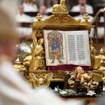 Pope Francis Instagram - EN: May we learn to live every day, every moment, every action with our inner gaze turned to Jesus, in all our joys and sorrows, satisfactions and problems. Let us live everything in the presence and with the grace of Jesus, the Lord, in gratitude and hope. #TeDeum PT: Aprendamos a viver cada dia, cada momento, cada ocupação com o olhar interior voltado para Jesus. Alegrias e dores, satisfações e problemas. Tudo na presença e com a graça de Jesus, o Senhor. Tudo com gratidão e esperança. #TeDeum ES: Aprendamos a vivir cada día, cada momento, cada ocupación con la mirada interior dirigida hacia Jesús. Alegrías y dolores, satisfacciones y problemas. Todo en la presencia y con la gracia de Jesús, el Señor. Todo con gratitud y esperanza. #TeDeum IT: Impariamo a vivere ogni giorno, ogni momento, ogni occupazione con lo sguardo interiore rivolto a Gesù. Gioie e dolori, soddisfazioni e problemi. Tutto alla presenza e con la grazia di Gesù, il Signore. Tutto con gratitudine e speranza. #TeDeum FR: Apprenons à vivre chaque jour, chaque moment, chaque occupation avec notre regard intérieur tourné vers Jésus. Joies et peines, satisfactions et problèmes. Tout cela en présence et avec la grâce de Jésus, le Seigneur. Le tout avec gratitude et espérance. #TeDeum DE: Lernen wir, jeden Tag, jede Stunde, jede Beschäftigung mit unserem inneren Blick auf Jesus geheftet zu leben. Freud und Leid, Zufriedenheit und Probleme. Alles in der Gegenwart und mit der Gnade Jesu, des Herrn. Alles mit Dankbarkeit und Hoffnung. #TeDeum PL: Uczmy się przeżywać każdy dzień, każdą chwilę, każde zajęcie z wewnętrznym spojrzeniem zwróconym na Jezusa. Radości i smutki, satysfakcje i problemy. Wszystko w obecności i z łaską Jezusa. Wszystko z wdzięcznością i nadzieją. #TeDeum Città Del Vaticano