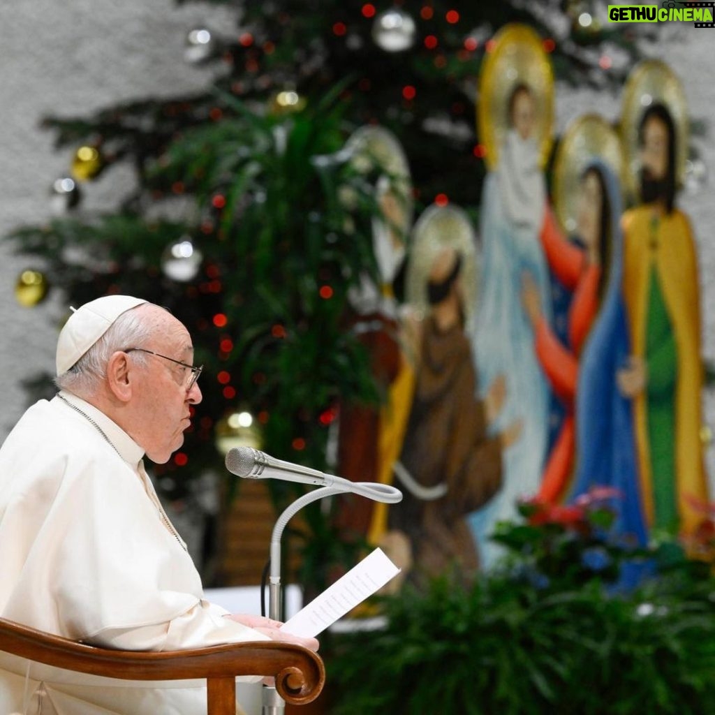 Pope Francis Instagram - EN: In these final days of #Advent, I invite you to prepare to welcome the Child Jesus in joy and simplicity of heart, through prayer, participation in the sacraments, and charitable deeds. #GeneralAudience PT: Nestes últimos dias do #Advento, convido-vos a preparar-vos para acolher o Menino Jesus com alegria e simplicidade de coração, por meio da oração, da participação nos sacramentos e das obras de caridade. #AudiênciaGeral ES: En estos últimos días del #Adviento, los invito a prepararse para recibir al Niño Jesús con alegría y sencillez de corazón, por medio de la oración, la participación en los sacramentos y las obras de caridad. #AudienciaGeneral IT: In questi ultimi giorni di #Avvento, vi invito a prepararvi ad accogliere Gesù Bambino con gioia e semplicità di cuore, attraverso la preghiera, la partecipazione ai sacramenti e le opere di carità. #UdienzaGenerale FR: En ces derniers jours de l'#Avent, je vous invite à vous préparer à accueillir l'Enfant Jésus avec joie et simplicité de cœur, par la prière, la participation aux sacrements et les œuvres de charité. #AudienceGénérale PL: PL: W te ostatnie dni Adwentu zachęcam was, byście przygotowali się na przyjęcie Dzieciątka Jezus z radością i prostotą serca poprzez modlitwę, przystępowanie do sakramentów i uczynki miłosierdzia. #AudiencjaOgólna #Adwent DE: In diesen letzten Tagen des #Advents lade ich euch ein, euch darauf vorzubereiten, das Jesuskind mit frohem und einfachem Herzen aufzunehmen - durch das Gebet, die Teilnahme an den Sakramenten und Werke der Nächstenliebe. #Generalaudienz Vatican City