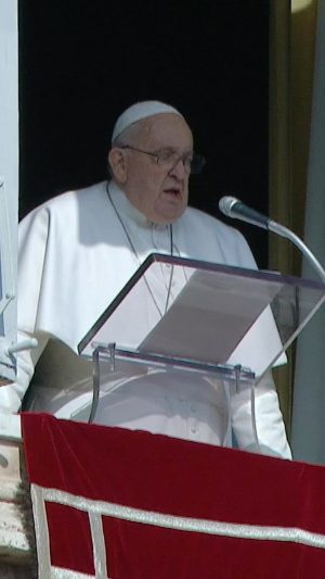 Pope Francis Instagram - EN: Jesus has the power to cast out the devil. Jesus frees us from the power of evil and – let us be clear but be careful – He casts out the devil but never dialogues with the devil! Jesus never dialogued with the devil, and when He was tempted in the desert, His responses were words from the Bible, never a dialogue. Brothers and sisters: do not dialogue with the devil! Be careful: do not enter into dialogue with the devil, because if you dialogue with him, he will win, always. Be careful.

FR: Jésus a le pouvoir de chasser le diable. Jésus délivre du pouvoir du mal et - faisons attention - chasse le diable, mais jamais ne dialogue avec le diable ! Jésus n'a jamais conversé avec le diable, et lorsqu'il a été tenté dans le désert, les réponses de Jésus étaient des paroles de la Bible, jamais un dialogue. Frères et sœurs : pas de dialogue avec le diable ! Attention : avec le diable, on ne dialogue pas, parce que si on entre en dialogue avec lui, c'est lui qui gagne, toujours. Faites attention.

IT: Gesù ha il potere di cacciare via il diavolo. Gesù libera dal potere del male e – notiamo bene – ma – stiamo attenti – caccia via il diavolo ma non dialoga mai col diavolo con lui! Mai Gesù ha dialogato con il diavolo, e quando è stato tentato nel deserto, le risposte di Gesù erano parole della Bibbia, mai un dialogo. Fratelli e sorelle: con il diavolo non si dialoga! State attenti: con il diavolo non si dialoga, perché se tu entri a dialogare con lui, vince lui, sempre. State attenti.

ES:Jesús tiene el poder de echar al diablo. Jesús libera del poder del mal, pero -tengamos cuidado- ¡expulsa al diablo, pero no conversa con él! No dialogar con el diablo. Cuando fue tentado en el desierto, las respuestas de Jesús fueron palabras de la Biblia, nunca un diálogo. Hermanos y hermanas: con el diablo no se dialoga. Tened cuidado: con el diablo no se dialoga, porque si entráis en diálogo con él, él gana, siempre. Tened cuidado.

PT: Irmãos e irmãs, com o diabo não se dialoga! Cuidado: com o diabo não se dialoga, porque se você começar a dialogar, ele vence. Sempre. Cuidado.