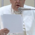 Pope Francis Instagram - EN: However much a person accumulates goods in this world, of one thing we can be absolutely sure: they will not enter the coffin with us. We cannot take property with us! Here the senselessness of this vice (avarice) is revealed. The bond of possession we create with objects is only apparent, because we are not the masters of the world. (…) This, of avarice, makes others laugh: that in the end we must give our body and soul to the Lord and we must leave everything behind. Let us be careful! And let us be generous, generous with everyone and generous with those who need us most. Thank you. PT: Por mais que uma pessoa acumule bens neste mundo, de uma coisa estamos absolutamente certos: que eles não caberão no caixão. Não podemos levar os bens connosco! Eis que se revela a insensatez deste vício (a avareza). O vínculo de posse que construímos com as coisas é apenas aparente, pois não somos donos do mundo. (...) É isto que, da avareza, leva os outros a rir: que no fim devemos dar o nosso corpo e a nossa alma ao Senhor, deixando tudo. Tenhamos cuidado! E sejamos generosos, generosos com todos e generosos com aqueles que mais precisam de nós. Obrigado! FR: Quelle que soit l'accumulation de biens dans ce monde, nous sommes absolument certains d'une chose : ils ne tiendront pas dans notre cercueil. Nous ne pouvons pas emporter de biens avec nous ! C'est là que se révèle l'absurdité de ce vice (l'avarice). Le lien de possession que nous construisons avec les choses n'est qu'apparent, car nous ne sommes pas les maîtres du monde. (...) C'est cela qui fait rire les autres concernant l'avarice : qu'à la fin nous devons donner notre corps et notre âme au Seigneur et que nous devons tout quitter. Soyons prudents ! Et soyons généreux, généreux avec tous et généreux avec ceux qui ont le plus besoin de nous. Je vous remercie.
