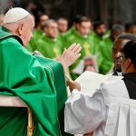 Pope Francis Instagram - EN: Overwhelmed by a barrage of words, we let the word of God glide by us: we hear it, yet we fail to listen to it; we listen to it, yet we don’t keep it; we keep it, yet we don’t let it provoke us to change. We need to stop being “deaf” to God’s word #SundayoftheWordofGod ES:Es el riesgo que corremos, ya que abrumados por miles de palabras, no damos importancia a la Palabra de Dios, la oímos, pero no la escuchamos; la escuchamos, pero no la custodiamos; la custodiamos, pero no nos dejamos provocar por ella para cambiar. Es necesario no ser “sordos” a la Palabra. #DomingodelaPalabradeDios PT: Este é o nosso risco: arrastados por mil palavras, passa-nos por cima também a Palavra de Deus: ouvimo-la, mas não a escutamos; escutamo-la, mas não a guardamos; guardamo-la, mas não nos deixamos provocar à mudança de vida. È preciso não ser «surdo» à Palavra. #DomingodaPalavradeDeus IT: Travolti da mille parole, ci lasciamo scivolare addosso pure la #ParoladiDio: la sentiamo, ma non la ascoltiamo; la ascoltiamo, ma non la custodiamo; la custodiamo, ma non ci lasciamo provocare per cambiare. Bisogna non essere “sordi” alla Parola! #DomenicadellaParola FR: Parfois, nous laissons la #ParoledeDieu glisser sur nous. Nous l’entendons, mais nous ne l’écoutons pas ; nous l’écoutons, mais nous ne la gardons pas ; nous la gardons mais nous ne nous laissons pas changer. Ne soyons pas “sourds” à la Parole! #DimanchedelaParoledeDieu PL: Przytłoczeni tysiącem słów pozwalamy, żeby słowo Boże przemknęło: słyszymy je, ale go nie słuchamy; słuchamy go, ale go nie strzeżemy; strzeżemy go, ale nie pozwalamy, by sprowokowało nas do przezmiany. Nie można być „głuchym” na Słowo! #NiedzielaSłowaBożego Basilica di San Pietro in Vaticano