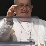Pope Francis Instagram - ES: Los discípulos buscaron a Jesús, se fueron con Él y se quedaron toda la noche con Él. Y ahora anunciar. Luego, vuelven y anuncian. Buscan, moran, anuncian. ¿Busco a Jesús? ¿Permanezco en Jesús? ¿Tengo el valor de anunciar a Jesús? IT: I discepoli cercavano Gesù, poi sono andati con Lui e sono stati tutta la serata con Lui. E adesso annunciare. Poi, tornano e annunciano. Cercare, dimorare, annunciare. Io cerco Gesù? Io dimoro in Gesù? Io ho il coraggio di annunciare Gesù?