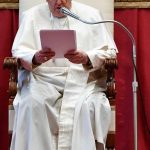 Pope Francis Instagram - EN: Today, perhaps more than ever, we need a Holy Year. Amid many causes of suffering that lead to a sense of hopelessness not only in those directly affected but throughout our societies; amid the difficulties experienced by our young people, who instead of dreaming of a better future often feel helpless and frustrated; and amid the gloom of this world that seems to be spreading rather than receding, the Jubilee is a proclamation that God never abandons his people and constantly keeps open the doors to his Kingdom. ES: Quizá hoy más que nunca necesitemos el año jubilar. Frente a tantos sufrimientos, que provocan desesperación no sólo en las personas directamente afectadas, sino en todas nuestras sociedades, frente a nuestros jóvenes, que en lugar de soñar con un futuro mejor a menudo se sienten impotentes y frustrados; y frente a los nubarrones que, en lugar de retroceder, parecen cernirse sobre el mundo, el Jubileo es el anuncio de que Dios nunca abandona a su pueblo y siempre mantiene abiertas las puertas de su Reino. FR: Aujourd’hui, peut-être plus que jamais, nous avons besoin de l’année jubilaire. Face à tant de souffrances, qui provoquent désespoir non seulement chez les personnes directement touchées mais dans toutes nos sociétés ; face à nos jeunes qui, au lieu de rêver d’un avenir meilleur, se sentent souvent impuissants et frustrés ; et face à l’obscurité de ce monde qui semble se répandre au lieu de reculer, le Jubilé proclame que Dieu n’abandonne jamais son peuple et garde toujours ouvertes les portes de son Royaume. IT: Forse oggi più che mai abbiamo bisogno dell’anno giubilare. Di fronte a tante sofferenze, che provocano disperazione non soltanto nelle persone direttamente colpite, ma in tutte le nostre società; di fronte ai nostri giovani, che invece di sognare un futuro migliore si sentono spesso impotenti e frustrati; e di fronte all’oscurità di questo mondo, che sembra diffondersi anziché allontanarsi, il Giubileo è l’annuncio che Dio non abbandona mai il suo popolo e tiene sempre aperte le porte del suo Regno.