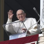 Pope Francis Instagram - EN: God has saved us by living among us. He lived in a family, an everyday life. He did not avoid difficulties, but rather chose a family “experienced in suffering,” as if to tell our families: “You are not alone!” #HolyFamily PT: Deus nos salvou habitando em meio a nós: viveu em família, em uma vida feita de cotidianidade. Não evitou as dificuldades, antes pelo contrário, ao escolher uma família “especialista em sofrimento”, diz às nossas famílias: "Vocês não estão sozinhos!”. #SagradaFamília ES: Dios nos ha salvado habitando entre nosotros: ha vivido en una familia, en una vida hecha de cotidianidad. No ha evitado las dificultades; al contrario, al elegir una familia "experimentada en el sufrimiento", dice a nuestras familias: "¡No están solos!". #SagradaFamilia IT: Dio ci ha salvato abitando in mezzo a noi: ha vissuto in famiglia, in una vita fatta di quotidianità. Non ha evitato le difficoltà, anzi, scegliendo una famiglia “esperta nel soffrire”, dice alle nostre famiglie: “Non siete soli!”. #SantaFamiglia FR: Dieu nous a sauvés en habitant parmi nous: il a vécu au sein d'une famille, dans le quotidien. Il n'a pas évité les difficultés; au contraire, en choisissant une famille qui fait "l'expérience de la souffrance", il dit à nos familles : "Vous n'êtes pas seuls !". #SainteFamille PL: Bóg zbawił nas zamieszkując pośród nas: żył w rodzinie, w jej codzienności. Nie unikał trudności, wręcz przeciwnie wybierając rodzinę „doświadczoną w cierpieniu”, mówi do naszych rodzin: nie jesteście same! #ŚwiętaRodzina Città Del Vaticano