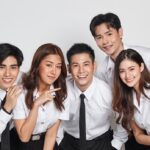 Prachaya Ruangroj Instagram - สนุกมาก และยากมากเหมือนกัน.. ขอบคุณพี่กอล์ฟ พี่หวาย พี่ก้อง ที่คอยกำกับดูแลน้องตลอดทั้งเรื่อง หรือจะแม่หมู กับแม่อิ๋ง ที่ช่วยกันเนรมิตเจนนี่ให้ออกมาสวยขนาดนี้ และพี่ๆ ทีมงานทุกคนที่ทำงานกันอย่างหนัก เราถ่ายกันไวมาก แต่ก็ออกมาดีและตลกมาก เป็นกองที่มีเสียงหัวเราะตลอดจริงๆ หมายถึงนักแสดงพากันไร้สาระน่ะครับ รักนะ. 555555555 ป.ล. : แต่งหน้าว่านานแล้ว ลบหน้าตอนถ่ายเสร็จนานไม่ต่างกัน. 😂 #เจนนี่กลางวันครับกลางคืนค่ะ