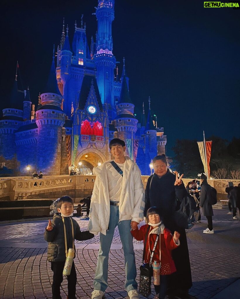 Prachaya Ruangroj Instagram - 🎠 Tokyo Disneyland, Urayasu, Chiba Prefecture, Tokyo Japan