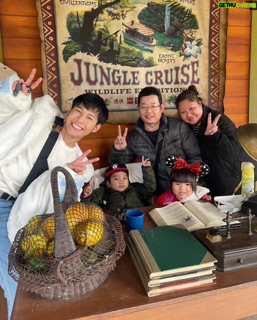 Prachaya Ruangroj Instagram - 🎠 Tokyo Disneyland, Urayasu, Chiba Prefecture, Tokyo Japan