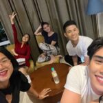 Prachaya Ruangroj Instagram - สนุกมาก และยากมากเหมือนกัน.. ขอบคุณพี่กอล์ฟ พี่หวาย พี่ก้อง ที่คอยกำกับดูแลน้องตลอดทั้งเรื่อง หรือจะแม่หมู กับแม่อิ๋ง ที่ช่วยกันเนรมิตเจนนี่ให้ออกมาสวยขนาดนี้ และพี่ๆ ทีมงานทุกคนที่ทำงานกันอย่างหนัก เราถ่ายกันไวมาก แต่ก็ออกมาดีและตลกมาก เป็นกองที่มีเสียงหัวเราะตลอดจริงๆ หมายถึงนักแสดงพากันไร้สาระน่ะครับ รักนะ. 555555555 ป.ล. : แต่งหน้าว่านานแล้ว ลบหน้าตอนถ่ายเสร็จนานไม่ต่างกัน. 😂 #เจนนี่กลางวันครับกลางคืนค่ะ