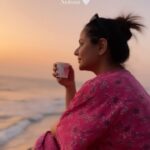 Prachi Tehlan Instagram - “Immersing in the blissful symphony of chai, the tranquil sea, love-filled moments, cool breeze, and the serenity of a long drive, all painted in my favorite color - pink!” 💘 Varkala Beach
