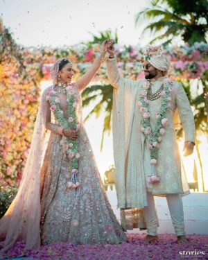 Pragya Jaiswal Instagram - Many many congratulations my loves @rakulpreet @jackkybhagnani ❤️❤️❤️
Happiness, togetherness & love forever 🧿💫
Crying brb