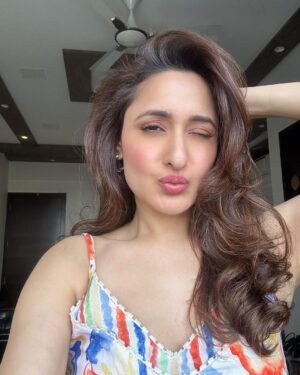 Pragya Jaiswal Instagram - The only short cut in life 💇🏻‍♀️🤪

@loicindia @dessangemumbai