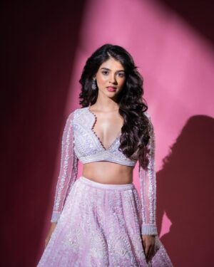 Pranali Rathod Instagram - 🌸
.

makeup- @makeup_by_nainaa 
Outfit @riantasofficial 
  @darshimehtaa 
📷- @kakali_das_photography