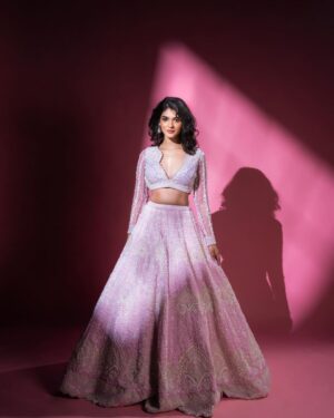 Pranali Rathod Instagram - 🌸
.

makeup- @makeup_by_nainaa 
Outfit @riantasofficial 
  @darshimehtaa 
📷- @kakali_das_photography