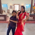 Pranika Dhakshu Instagram - Again with my cutie pie @thiyan_jackie_ 🫂 . . #pranikadhakshu #sneha #oldsongs #trendingreels #zeetamil #sandhyaragam Chennai, India