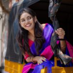 Pranika Dhakshu Instagram - Draped in stories..!!!!! 🍃❤️ Photography @lethal_stark #pranikadhakshu #ammachi #saree #traditional #kanchipuramsaree #grandmothersaree #grandmasaree