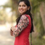 Pranika Dhakshu Instagram - Be so busy loving your life that have no time for hate , regrets or tears :) . . Costume : @vino_outfits thanks a lots for amazing tops nd especially I love the quality ✨ . . #pranikadhakshu #durga #meenakshiponnunga #zeetamil #serial #love #joemovie #songs Chennai, India