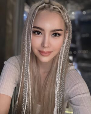 Preechaya Pongthananikorn Instagram - Bob Maaleaw 🤩🤣🫶🏻🙈🤍 allwhitefromheadtoetoe  #braids #hairstyle #animelash #remedynailsbkk #lashes