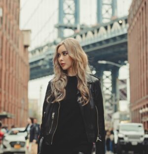 Preechaya Pongthananikorn Instagram - Up You just have to live and life will give you pictures #booklyn #brooklynbridge #newyorknewyork 🇺🇸❤️‍🔥🌉