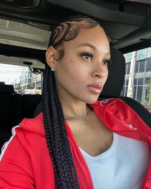 Pretty Vee Instagram - They Gotta Look To Me For What’s Next!😌😍

-Im Doing Summthing Very LEGENDARY Today🙈
Stay TUNE! 

-Jesus Is The GREATEST ✨

- Braids: @styledbyyaz_ Thank You Sis For Flying To The Yams For Me! I Really Appreciate You & Y’all Go Book Her💋