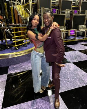 Pretty Vee Instagram - Filming With Twin @dcyoungfly 🤩🎥

- D I Overly Love You & You Are So Inspiring To Us All! 
Real Is Rare, & I Will Always Be Right Here, No ?🧡

- Next, August Will Be Full Of Big Blessings!✨🧡

- I Love You

- The Pretty Victory 💋

MUA: @picaasso 

Hairstylist: @slayedbydalvi