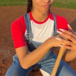 Pretty Vee Instagram - MOOD: I Just Wanna Play BASEBALL!⚾️😩 - National Negro league Pick 1, 2, 3, 4, 5, 6✊🏽 -I Wanna Be The Next Female Jackie Robinson🧔🏾‍♂️ - Recruit Me Or Leave PLEASE🤬 - I Don’t Wanna Go Back To Daddy’s FARM🐄🐴 -P.S. I’m So Talented 🤩 Tag A Friend 👢🐴🤬🍃 😱🤣👊🏽⚾️