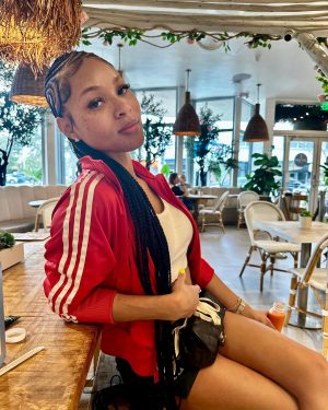 Pretty Vee Instagram - They Gotta Look To Me For What’s Next!😌😍

-Im Doing Summthing Very LEGENDARY Today🙈
Stay TUNE! 

-Jesus Is The GREATEST ✨

- Braids: @styledbyyaz_ Thank You Sis For Flying To The Yams For Me! I Really Appreciate You & Y’all Go Book Her💋