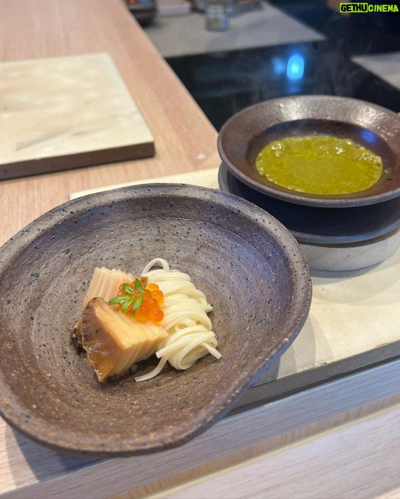 Prin Suparat Instagram - อร่อยจนต้องเปิดสาขาเพิ่ม 😋 @shibui_omakase สาขาราชพฤกษ์ ใกล้ใครก็แวะไปลองนะครับ 🍣 Shibui omakase ratchapruek - อาหารญี่ปุ่น