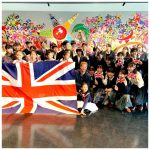 Prince Harry, Duke of Sussex Instagram - Hello Japan! 👋🏻🇯🇵 • The Duke of Sussex has arrived in Japan ahead of today’s Rugby World Cup 2019 Final. First stop is a visit to the new Para Arena training centre, a fully accessible venue to provide equal opportunities to the local community. The Duke met with local Paralympic hopefuls as they participated in training sessions including wheelchair rugby, boccia, and powerlifting. This was especially meaningful to His Royal Highness, who five years ago founded @WeAreInvictusGames - which uses the power of sport to inspire recovery and support rehabilitation of wounded veterans who have physical or mental injuries. Japan is the first-ever country to host two Paralympic Games! Next year Tokyo will welcome over 4,000 athletes from around the world, creating a huge opportunity to help celebrate and promote diversity. Thank you for the warm welcome, and good luck with all the training and preparation! We look forward to seeing you all compete in the @Tokyo2020 Paralympic Games next year! • 日本の皆さん、こんにちは！👋🏻🇯🇵 • サセックス公爵殿下は、本日のラグビーワールドカップ2019決勝戦を観戦するために来日しました。 観戦に先立って日本財団パラアリーナを視察しました。この施設は、パラリンピック競技普及の環境改善と地域社会に平等な機会を提供する目的で建設され、すべてがユニバーサルデザインで作られています。 殿下は、パラリンピックに向けてトレーニングに励む日本の車いすラグビー、ボッチャ、パワーリフティングの選手らと交流しました。スポーツの力を利用し、身体・精神的な怪我を負った退役軍人の支援と回復を促す@WeAreInvictusGamesを5年前に設立した殿下にとって、今回の視察は思い入れが深いものでした。 日本は世界で初めて2度目のパラリンピックを開催することになる国です。東京は来年、世界中から4,000人以上のアスリートを迎えます。多様性を祝い、促進する大きなチャンスとなることでしょう！ 皆様の温かい歓迎を心より感謝します。トレーニング、頑張ってください！来年の@Tokyo2020パラリンピックで皆様の雄姿を拝見するのを楽しみにしています Photo © SussexRoyal/PA