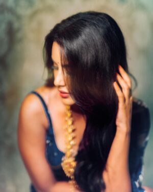 Priya Anand Instagram - 💙 

@kalyanjewellers_official 
@storiesbypreetham 
@vedya.balakumar