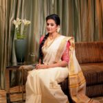 Priyamani Instagram - എല്ലാവർക്കും എന്റെ ഹൃദയം നിറഞ്ഞ ഓണാശംസകൾ🌼🌼🌼 📸…. @v_capturesphotography MUH : … @pradeep_makeup @shobhahawale