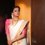 Priyamani Instagram - എല്ലാവർക്കും എന്റെ ഹൃദയം നിറഞ്ഞ ഓണാശംസകൾ🌼🌼🌼 📸…. @v_capturesphotography MUH : … @pradeep_makeup @shobhahawale