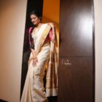 Priyamani Instagram - എല്ലാവർക്കും എന്റെ ഹൃദയം നിറഞ്ഞ ഓണാശംസകൾ🌼🌼🌼 📸…. @v_capturesphotography MUH : … @pradeep_makeup @shobhahawale