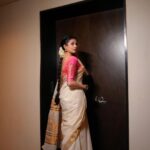 Priyamani Instagram - എല്ലാവർക്കും എന്റെ ഹൃദയം നിറഞ്ഞ ഓണാശംസകൾ🌼🌼🌼 📸…. @v_capturesphotography MUH : … @pradeep_makeup @shobhahawale