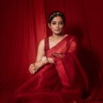 Priyamani Instagram - 🌺🌺 @pinkcitybysarika @raabtabyrahul @aquamarine_jewellery 📸 @sbk_shuhaib Styled by @theitembomb MUH : @pradeep_makeup @shobhahawale