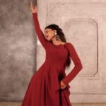Priyanka Chahar Choudhary Instagram - When a song is as enchanting as ‘Zohrajabeen,’ it becomes impossible to resist the urge to dance with all your heart! ♥️ This is my reel, time to share yours now! :) Big ups to the best team ✨ Choreography by @anvishetty Videographer: @ohmygosh_joe Makeup & Hair: @makeoverbysejalthakkar Outfit: @kamli_fashion Team: @greenlight__media #PriyankaChaharChoudhary #zohrajabeen