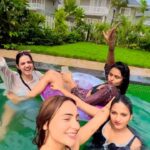 Priyanka Chahar Choudhary Instagram - We got that Friday feeling 🍻 As a kid I always wanted to have a ‘Hum sath sath hai’ moment and I recreated it in my way 😄 it was total fun 😅