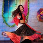 Priyanka Chahar Choudhary Instagram - May the light of victory always shine in your lives! Wishing you all a happy Dussehra!🌟🙏🏽 Make-up,hair&costume- @makeoverbysejalthakkar #priyankachaharchoudhary