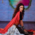 Priyanka Chahar Choudhary Instagram - May the light of victory always shine in your lives! Wishing you all a happy Dussehra!🌟🙏🏽 Make-up,hair&costume- @makeoverbysejalthakkar #priyankachaharchoudhary