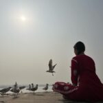 Priyanka KD Instagram - My happy place 😊….. #priyankakholgade #instagram #instagood #instalike #photography #photoshoot #photooftheday #kashi #varanasi #banaras #kashighat #assighat #ghat