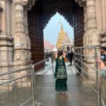 Priyanka KD Instagram - Let’s begin my BirthDay with family … every year I celebrated my birthday out of India with frnds , clubs , dance and whatever bull shit but Now i want celebrate like this #kashivishwanath #kashi #kashivishwanathtemple #varanasi #banaras #priyankakholgade #birthday #birthdaygirl #priyankakd