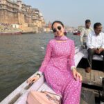 Priyanka KD Instagram - Let’s begin my BirthDay with family … every year I celebrated my birthday out of India with frnds , clubs , dance and whatever bull shit but Now i want celebrate like this #kashivishwanath #kashi #kashivishwanathtemple #varanasi #banaras #priyankakholgade #birthday #birthdaygirl #priyankakd