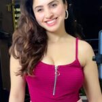 Priyanka KD Instagram - Gulabi saree nahi gulabi dress aahe 😜….. #reels #reelsinstagram #reelitfeelit #reelkarofeelkaro #priyankakholgade